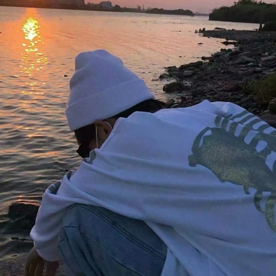 丧系忧郁颓废的男生微信头像