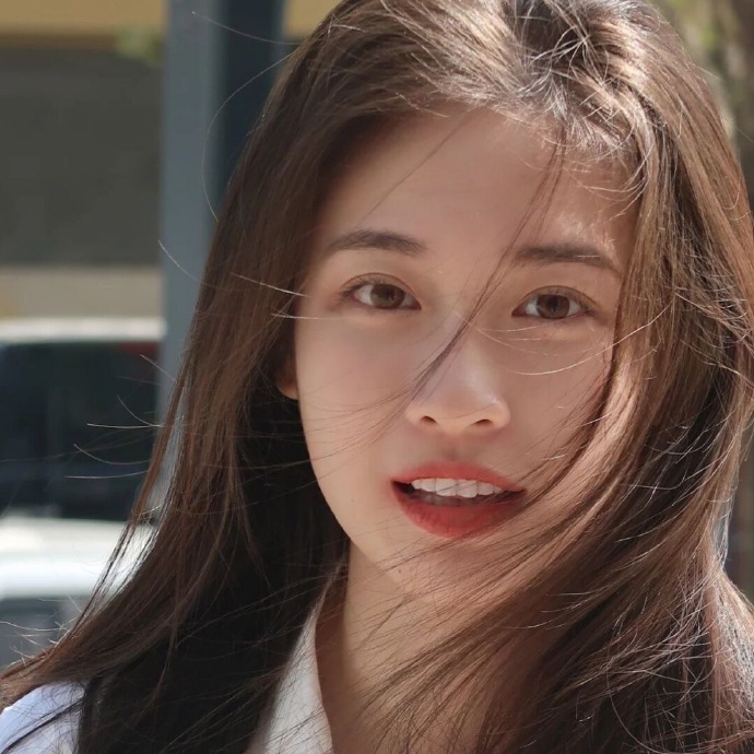 超美气质女生微信头像