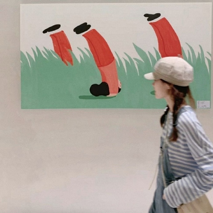 忧郁飒爽女生微信头像