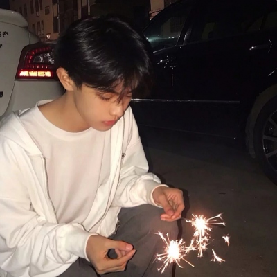 侧脸冷酷帅气男生微信头像