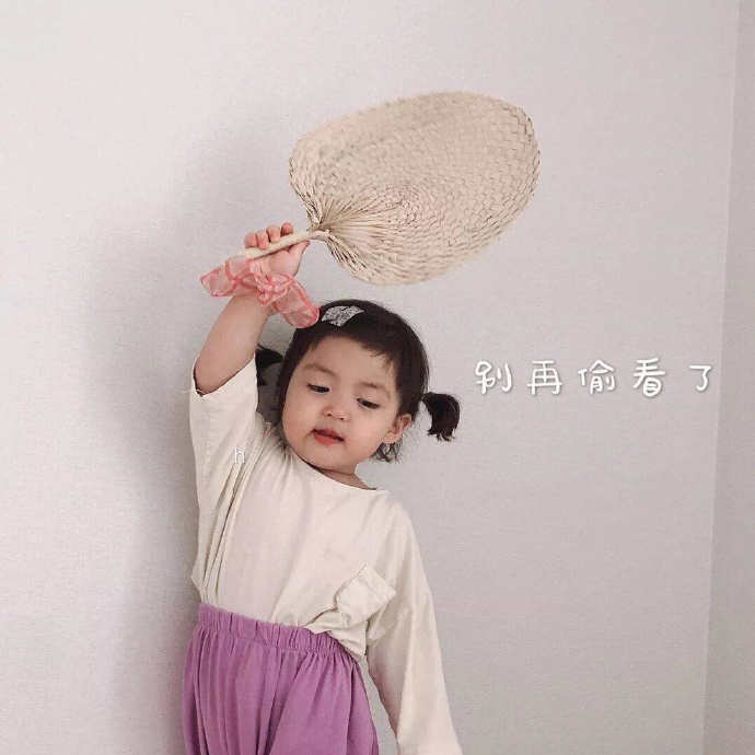 可可爱爱古灵精怪微信朋友圈背景图