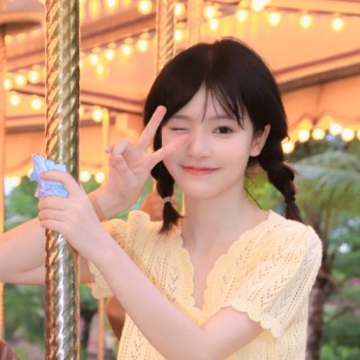 ins风可爱女生微信头像