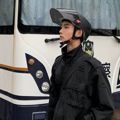 男生深沉的又比较忧郁的头像