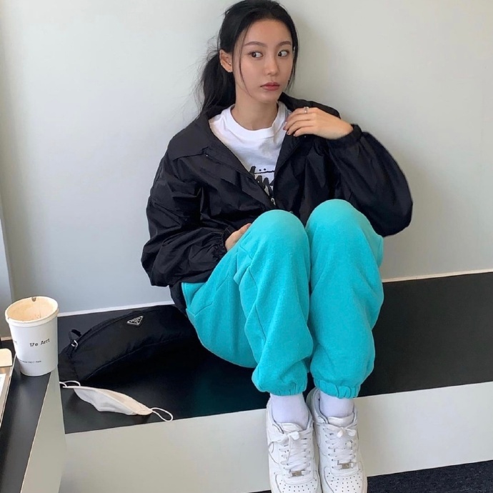 呆呆的沙雕女孩个性微信头像