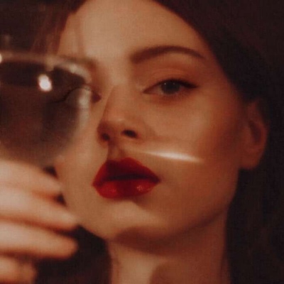 高调喜庆的精致高级欧美风微信头像