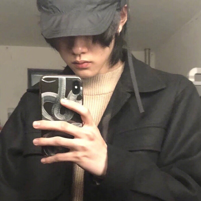 忧郁高冷的男生微信头像