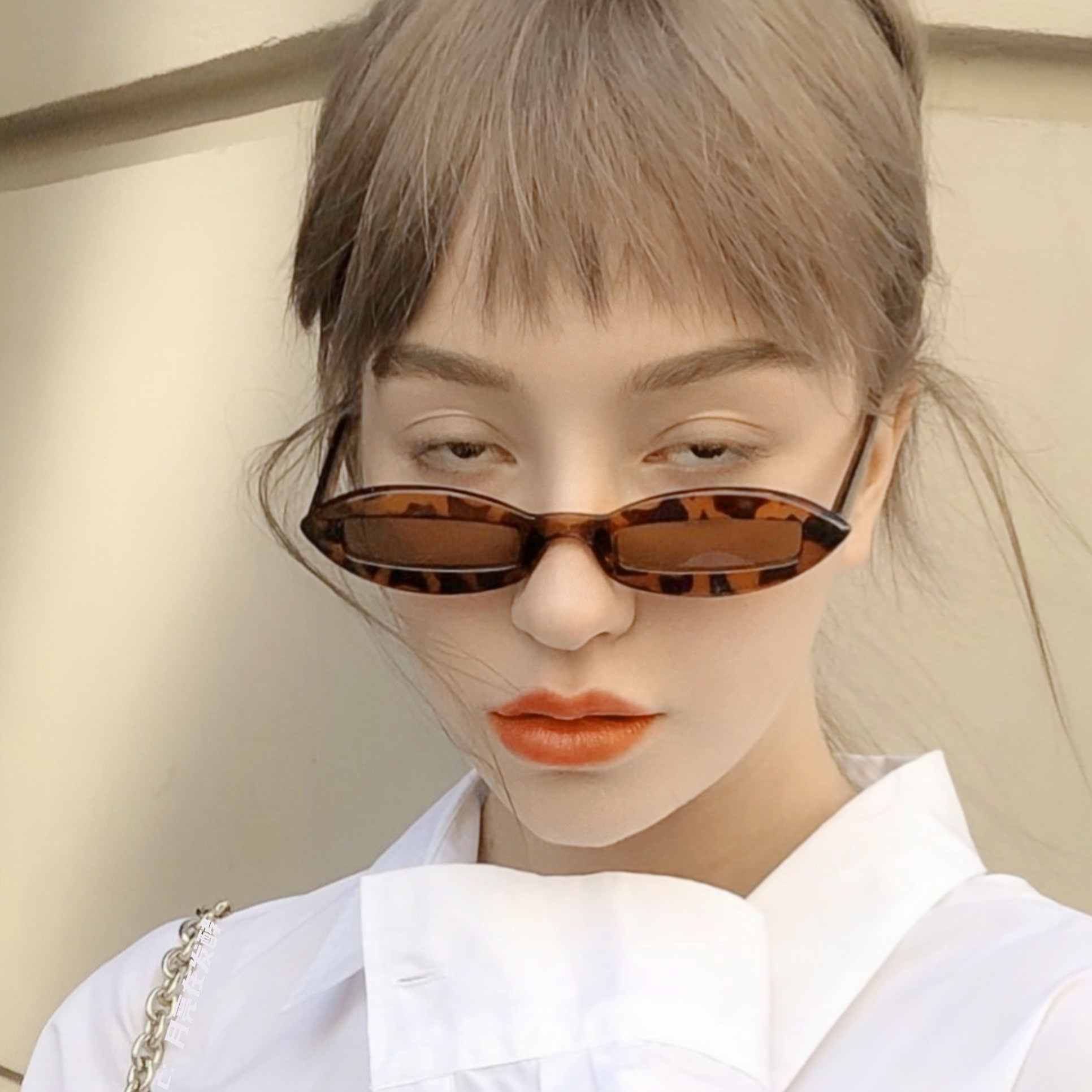 欧美墨镜帅气女孩微信头像