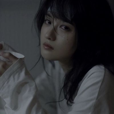心情低落的伤感女生头像