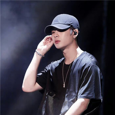 王嘉尔又潮又酷的头像