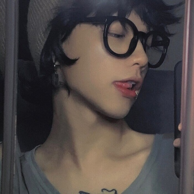 文艺范的真人帅气男生微信头像