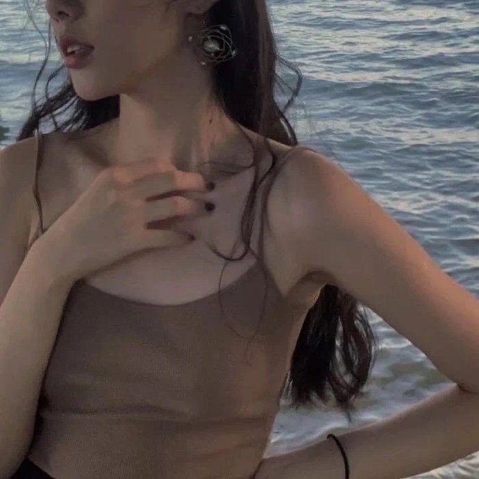 最新有气质的女生微信头像