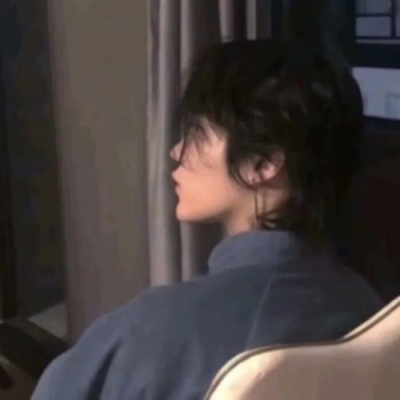 超帅侧颜的男生微信头像