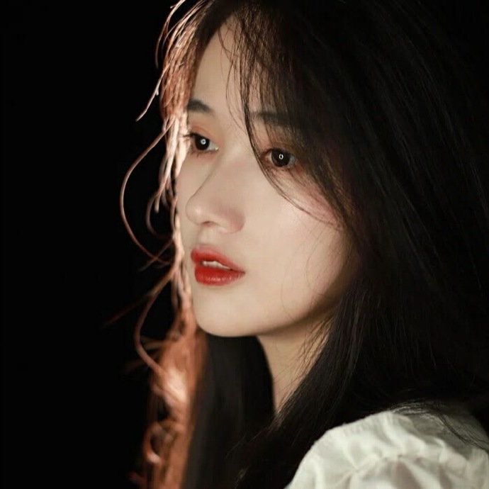 超美的复古风女生气质微信头像