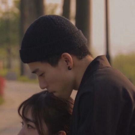 一半一张一左一右情侣微信头像