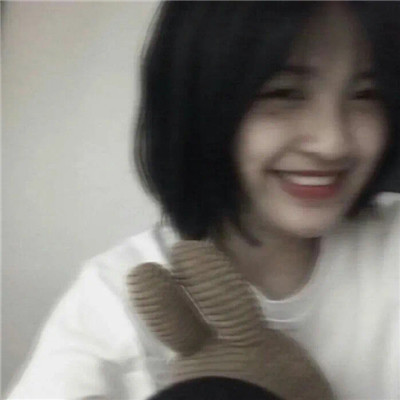 高颜值帅气短发女生微信头像
