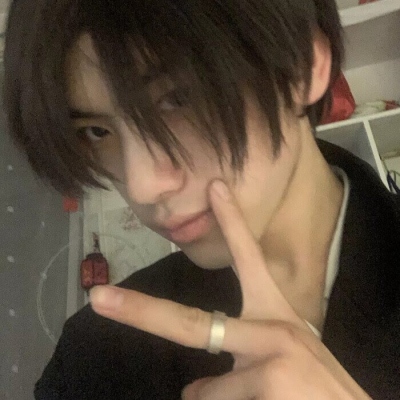 复古很文艺的帅气男生微信头像