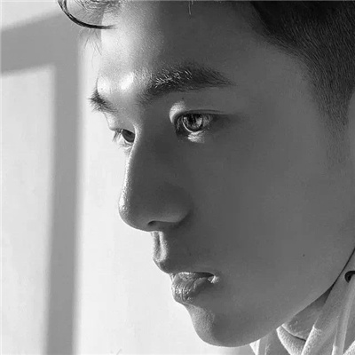 黑白系超酷超的帅气男生头像