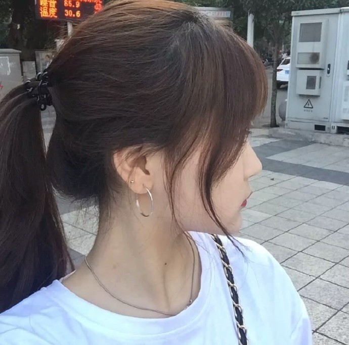 乖巧呆萌的可爱女生微信头像