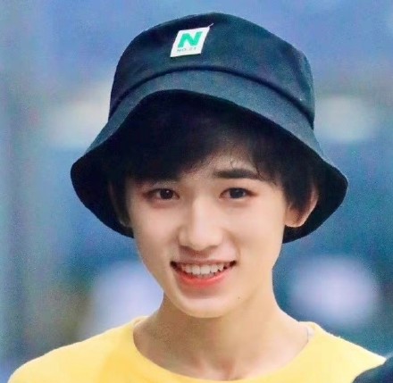 宋亚轩帅气微信头像