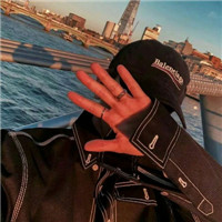 ins风时尚超酷男生微信头像