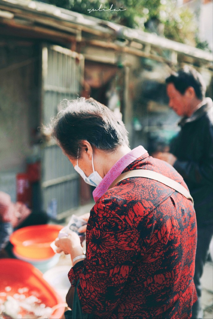 早市里的烟火气微信素材图片