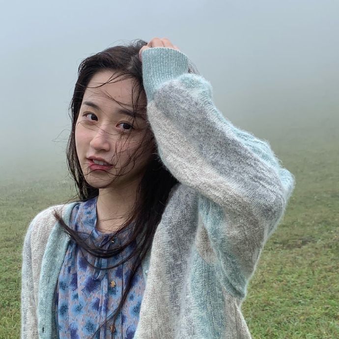 开朗笑容明媚的女生微信头像