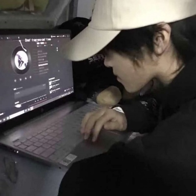 微丧深沉且帅气的男生微信头像