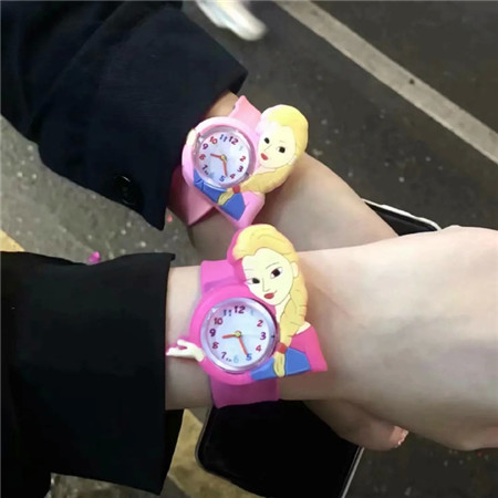 浪漫又很真实的情侣浪漫牵手图片