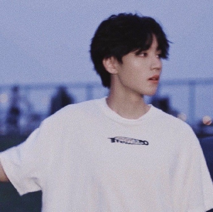 忧郁帅气超拽的男生微信头像