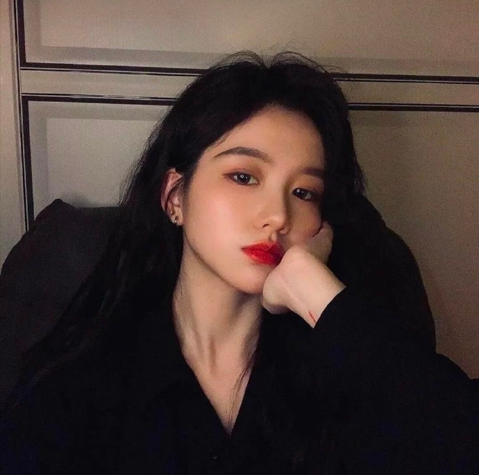 高冷自然女生微信头像