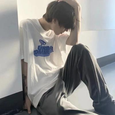 很颓废的丧系男生头像