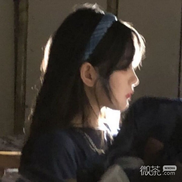 有点高冷帅气的女生微信头像