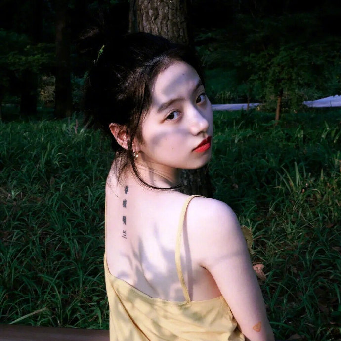 超美的女生个性复古微信头像