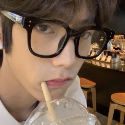 看着舒心的阳光干净男生微信头像