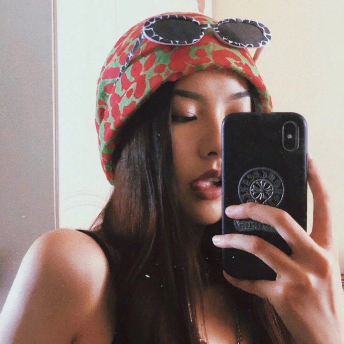 酷拽女孩微信头像