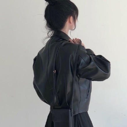 无证脸背影帅气女孩微信头像