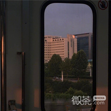 有点孤独伤感的人间微信背景图