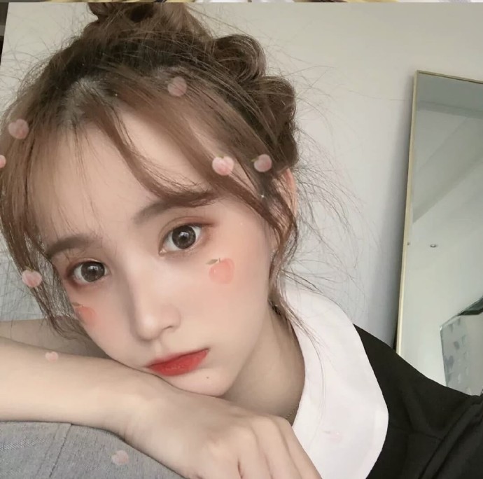 自然精致的女生微信头像