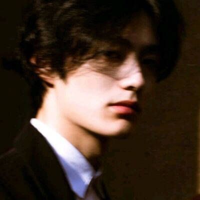 忧郁深沉的男生个性微信头像