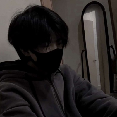 微丧深沉且帅气的男生微信头像