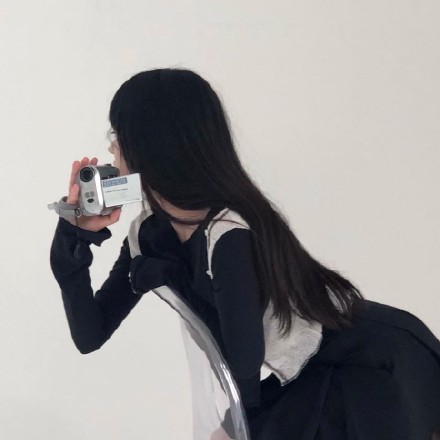 无证脸背影帅气女孩微信头像