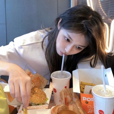 清纯萌系的可爱女生微信头像