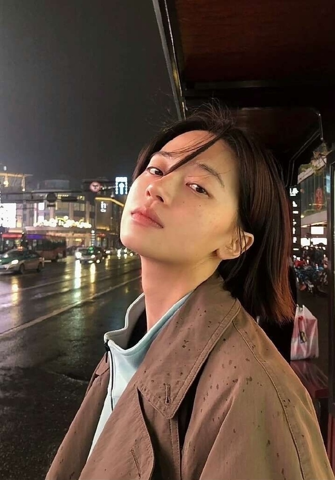 高冷自然女生微信头像