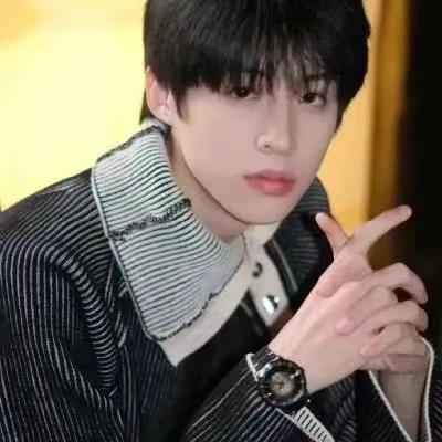 最火高冷气质男生头像