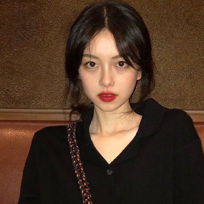 干净精致有气质的女生微信头像