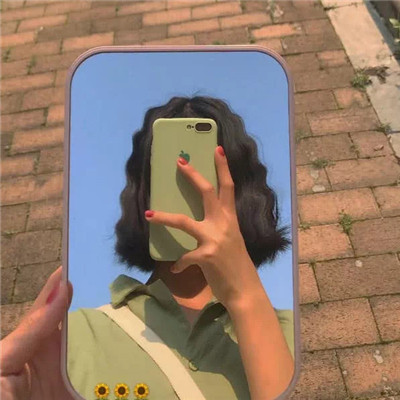 高颜值帅气短发女生微信头像