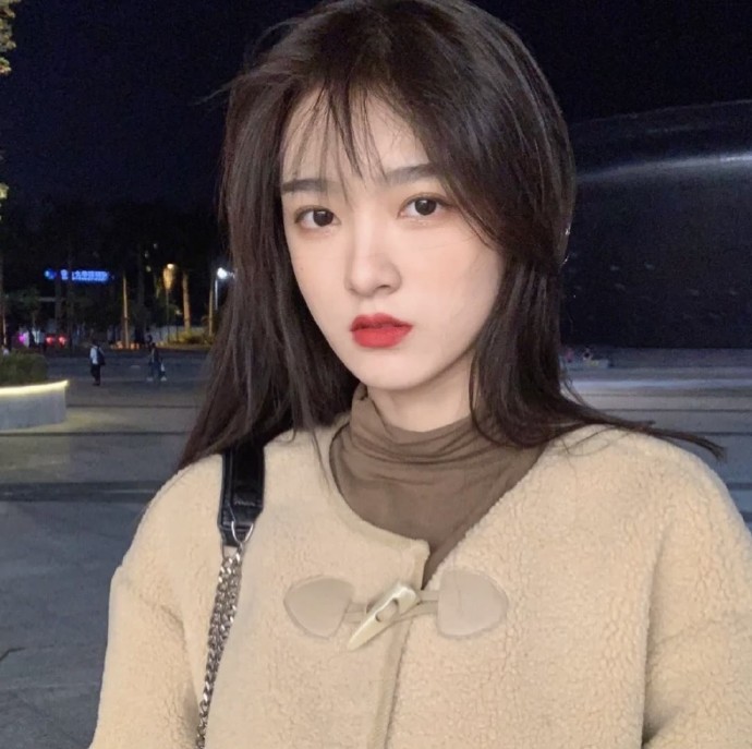 自然精致的女生微信头像