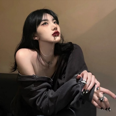 丧系伤感惹人怜爱的女生头像