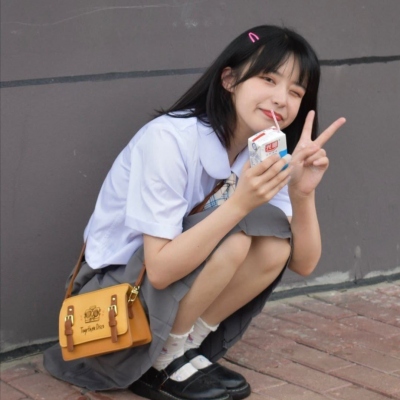 阳光可爱的女生微信头像