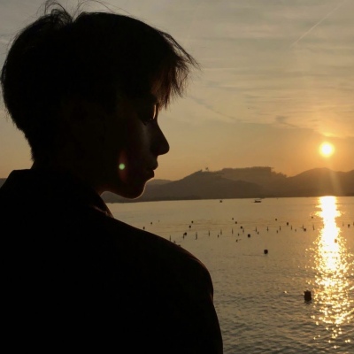 悲痛欲绝看到很扎心的伤感微信头像